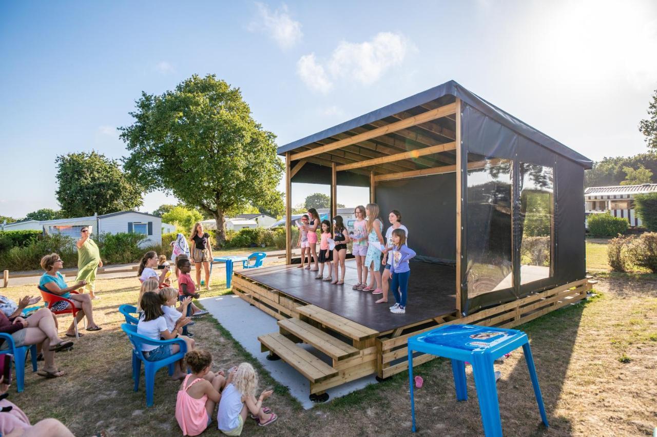 Camping Les Brillas Les Moutiers Exteriör bild