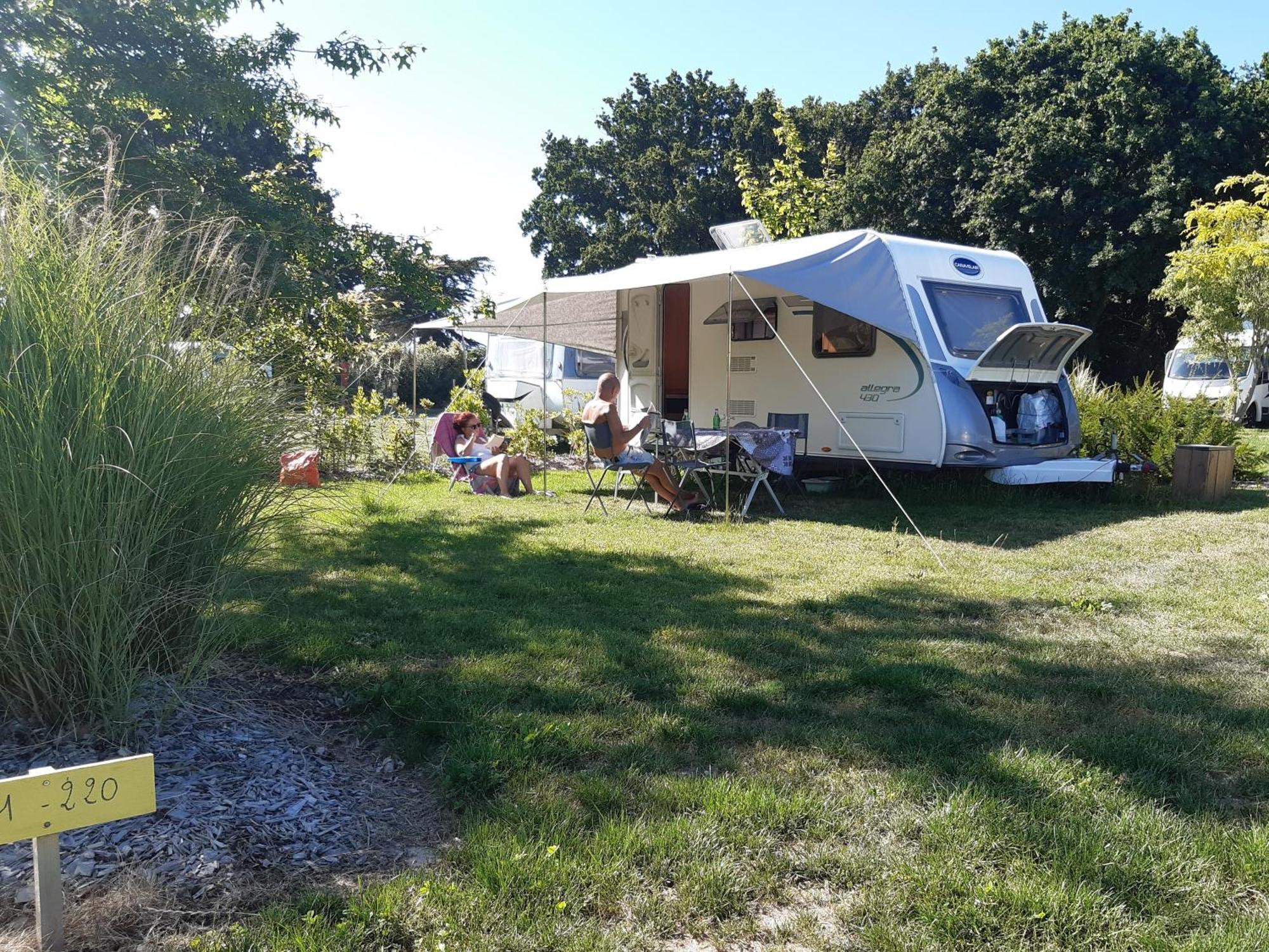 Camping Les Brillas Les Moutiers Exteriör bild