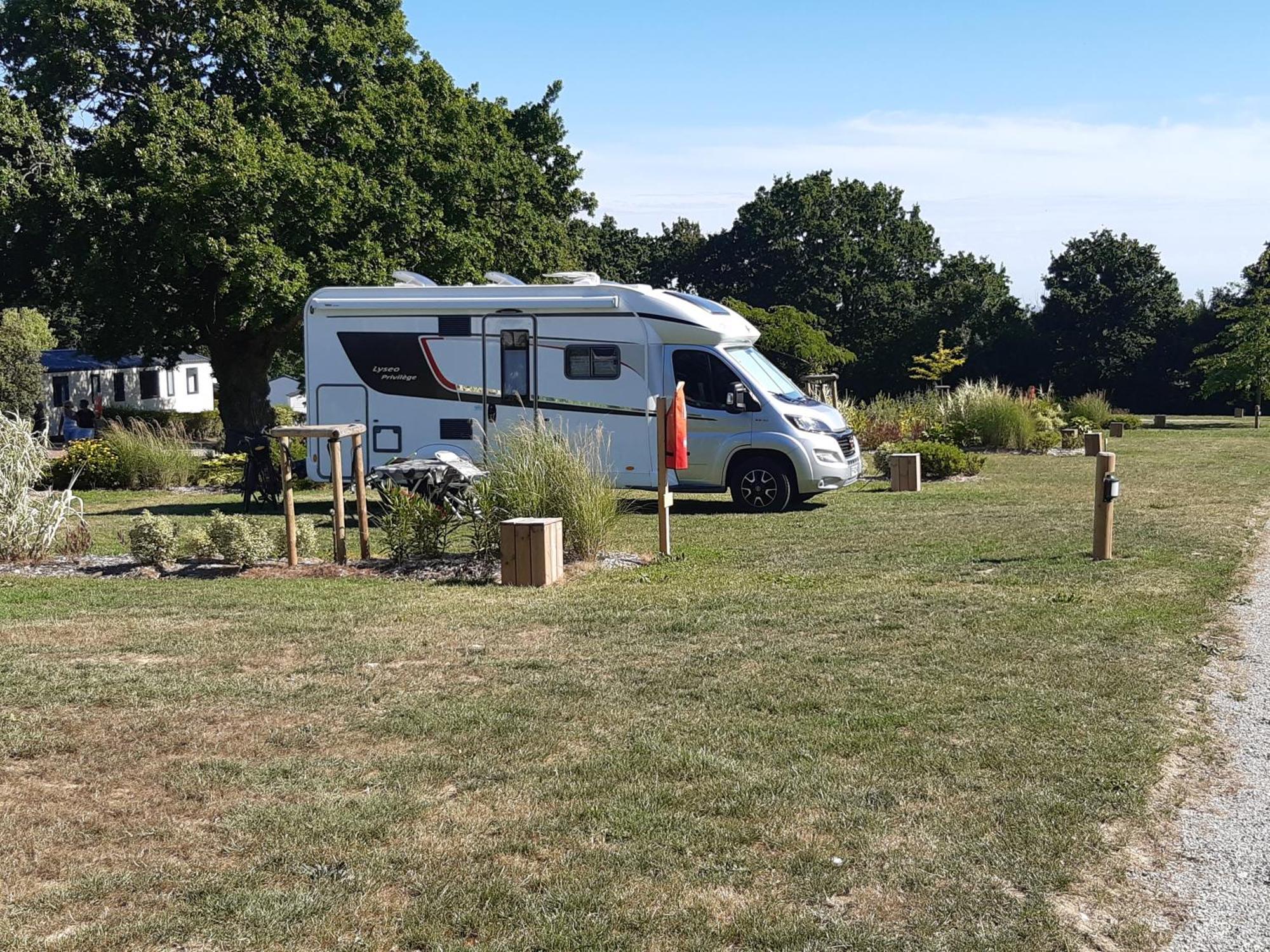 Camping Les Brillas Les Moutiers Exteriör bild